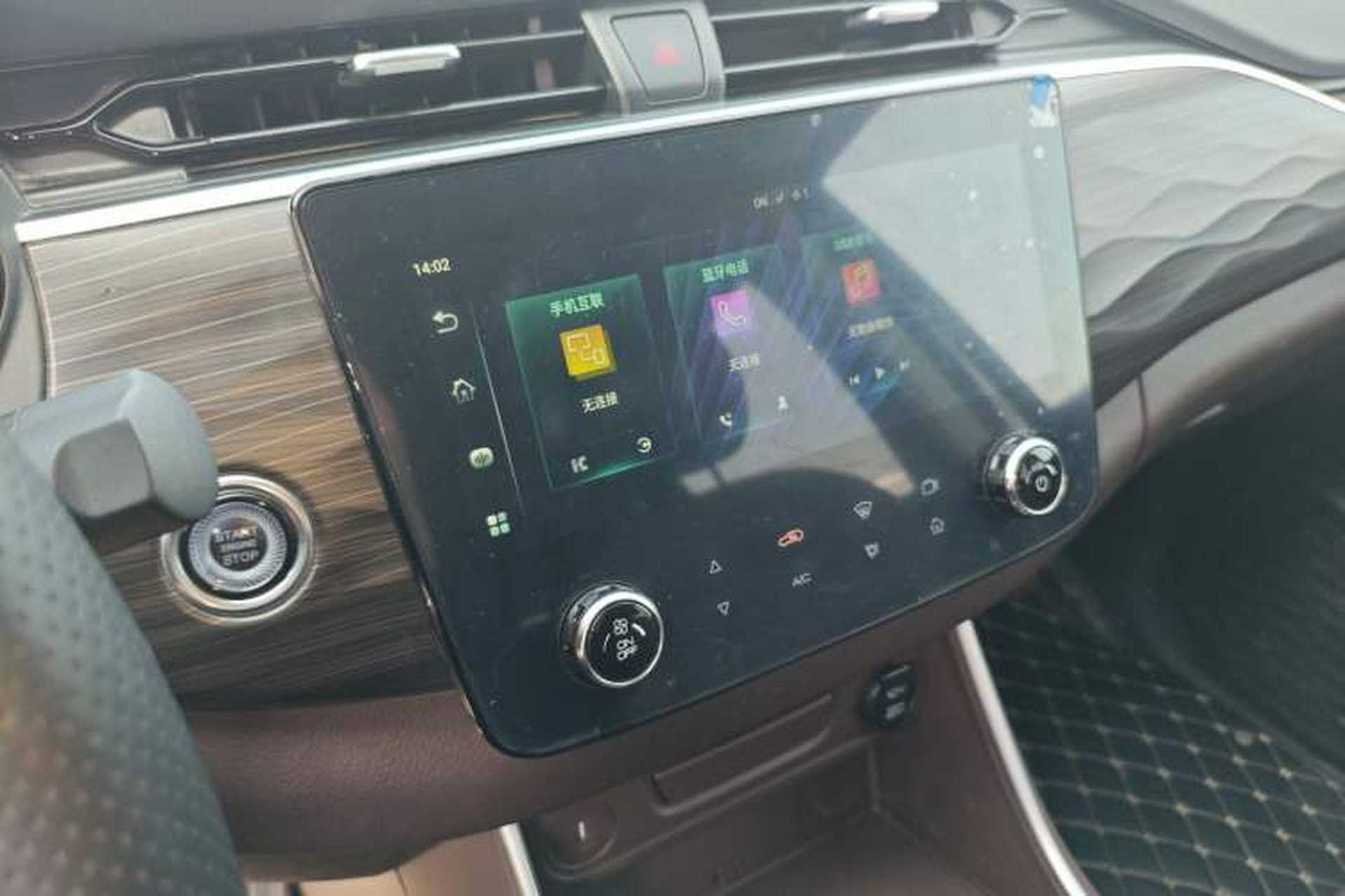 Used Dongfeng Palazzo 2022 2.0T Manual Two-Wheel Drive Luxury Version Audio And AC Panel