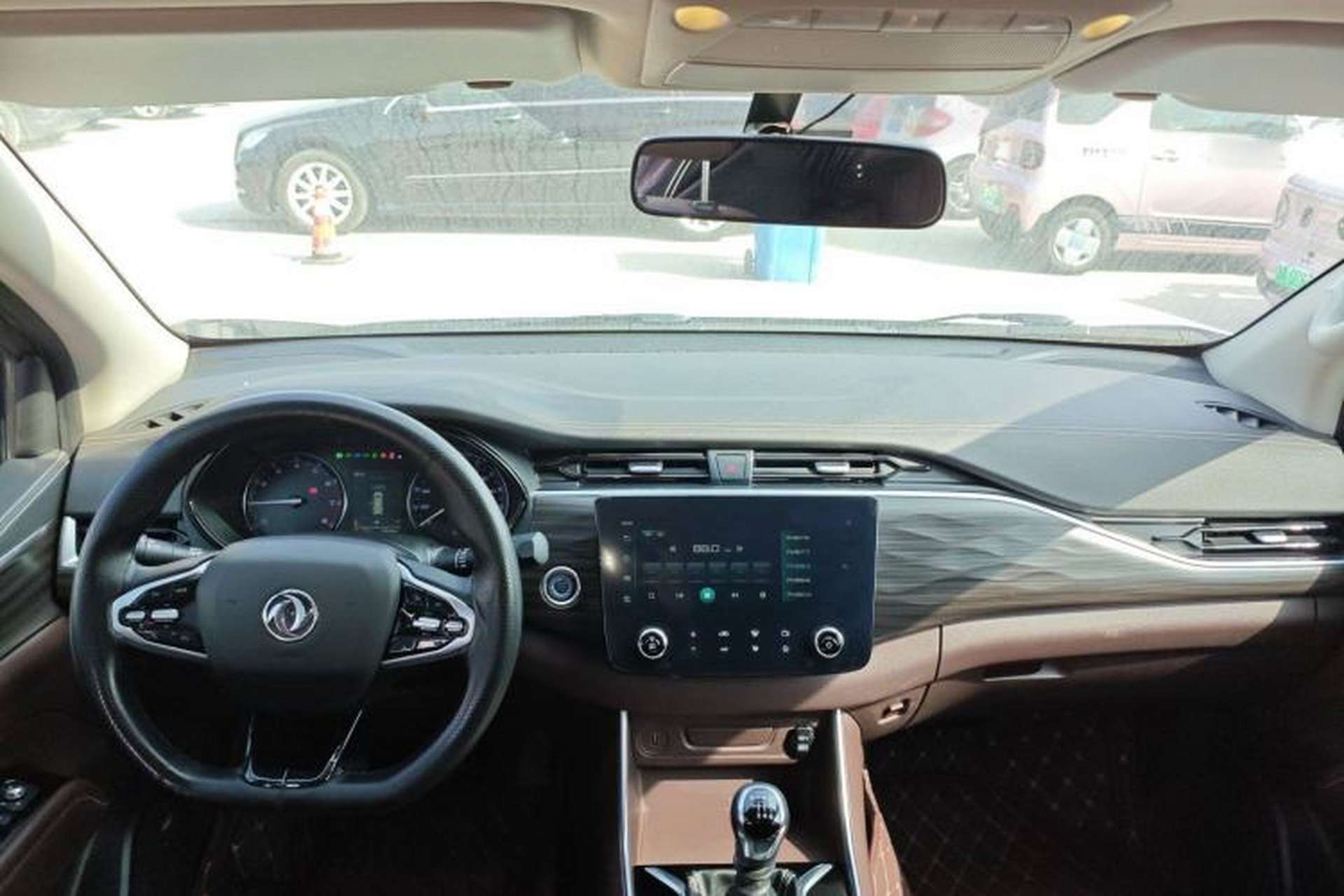 Used Dongfeng Palazzo 2022 2.0T Manual Two-Wheel Drive Luxury Version Center Console