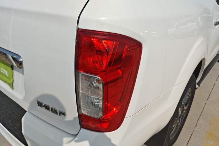 Used Dongfeng Palazzo 2022 2.0T Manual Two-Wheel Drive Luxury Version Exterior 3