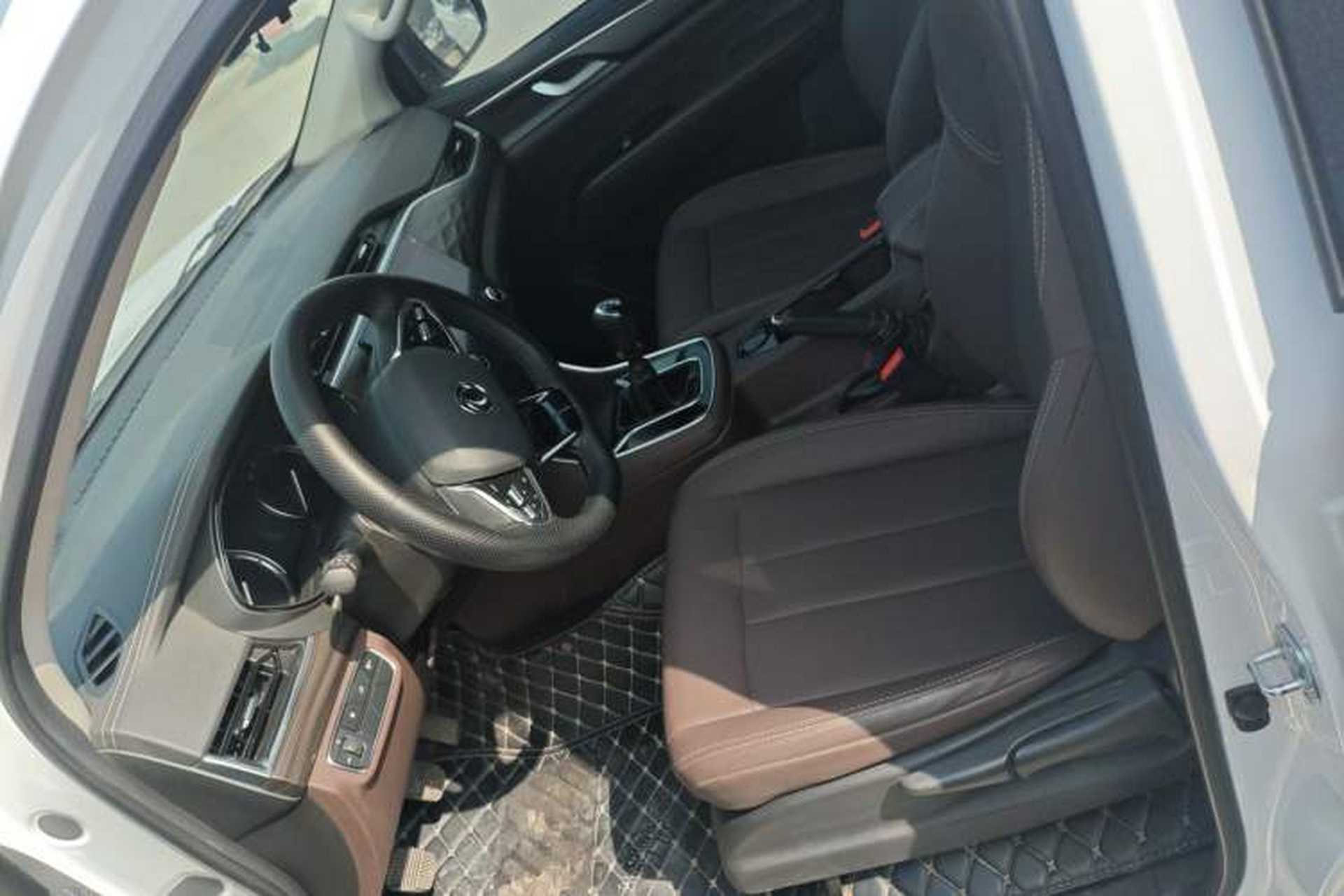 Used Dongfeng Palazzo 2022 2.0T Manual Two-Wheel Drive Luxury Version Left Front Seat
