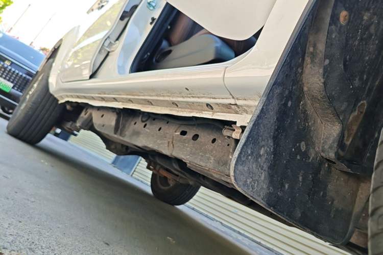 Used Dongfeng Palazzo 2022 2.0T Automatic All-Wheel Drive Zunya Trim Right Side Sill