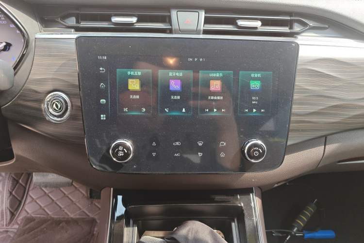 Used Dongfeng Palazzo 2022 2.0T Automatic All-Wheel Drive Zunya Trim Audio And AC Panel