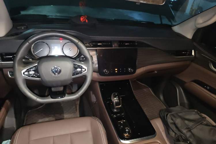 Used Dongfeng Palazzo 2023 2.0T Automatic All-Wheel Drive Prestige Version Center Console