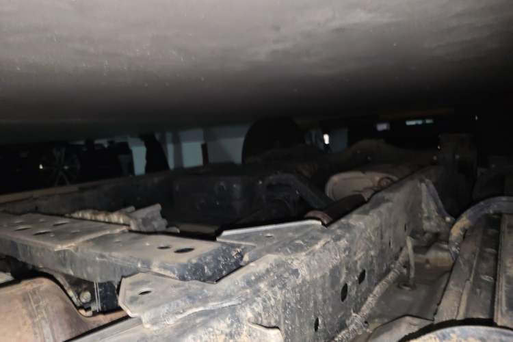 Used Dongfeng Palazzo 2023 2.0T Automatic All-Wheel Drive Prestige Version Chassis Front Right