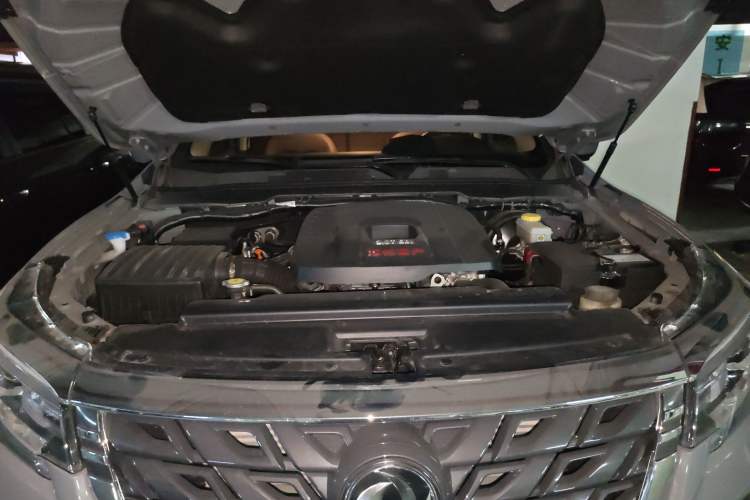 Used Dongfeng Palazzo 2023 2.0T Automatic All-Wheel Drive Prestige Version Engine Bay
