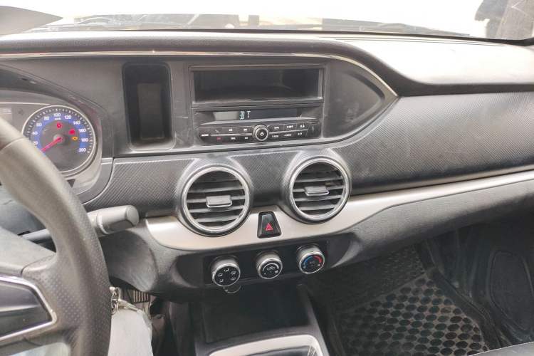 Used Dongfeng Ruichi 2021 2.4T Diesel 4x4 Adventure Edition Long Cargo Bed YCY24165-61 Audio And AC Panel