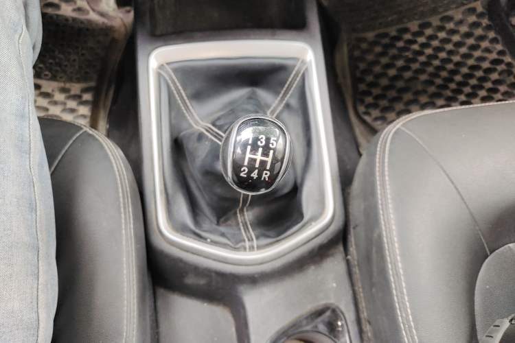 Used Dongfeng Ruichi 2021 2.4T Diesel 4x4 Adventure Edition Long Cargo Bed YCY24165-61 Gear Lever