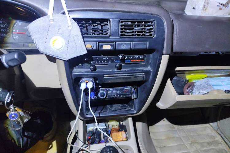 Used Dongfeng Ruichi 2010 3.0T Diesel Two-Wheel Drive Standard Version ZD30D13-3N Audio And AC Panel
