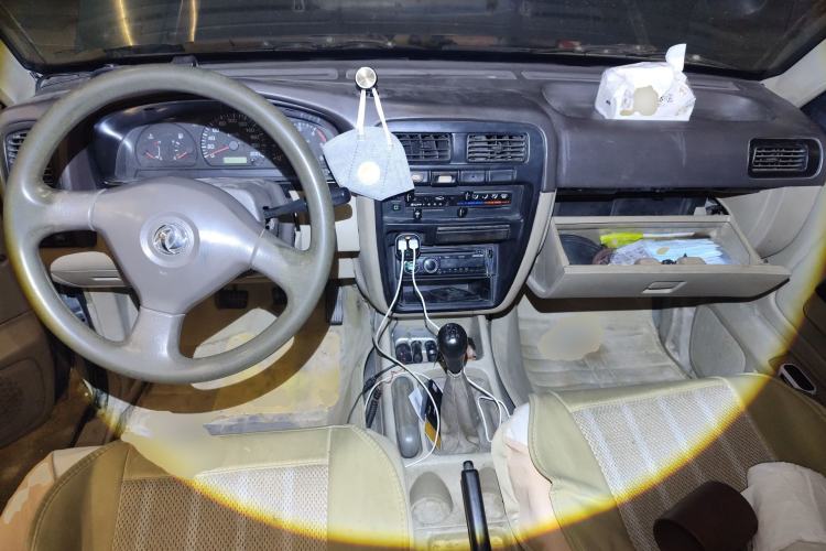 Used Dongfeng Ruichi 2010 3.0T Diesel Two-Wheel Drive Standard Version ZD30D13-3N Center Console