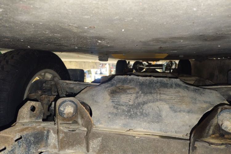 Used Dongfeng Ruichi 2010 3.0T Diesel Two-Wheel Drive Standard Version ZD30D13-3N Chassis Front
