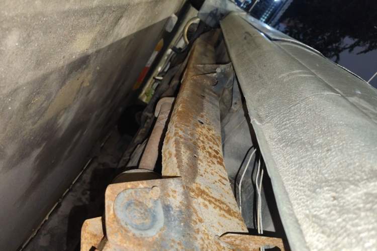 Used Dongfeng Ruichi 2010 3.0T Diesel Two-Wheel Drive Standard Version ZD30D13-3N Chassis Rear Left
