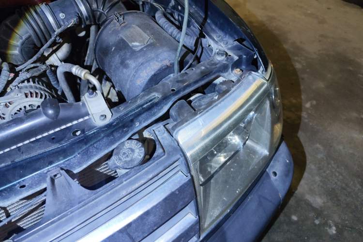 Used Dongfeng Ruichi 2010 3.0T Diesel Two-Wheel Drive Standard Version ZD30D13-3N Engine Bay Left