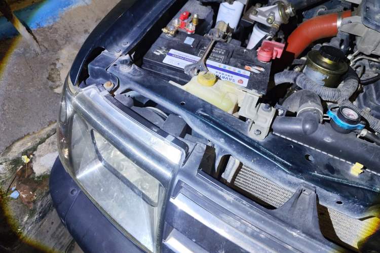 Used Dongfeng Ruichi 2010 3.0T Diesel Two-Wheel Drive Standard Version ZD30D13-3N Engine Bay Right