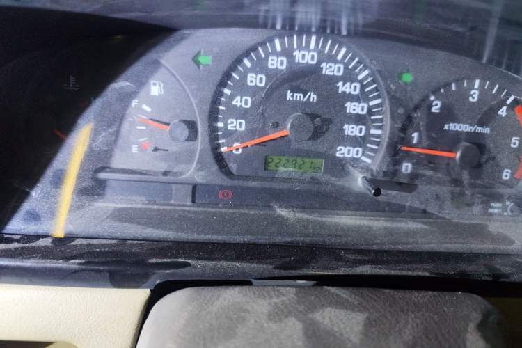 Used Dongfeng Ruichi 2010 3.0T Diesel Two-Wheel Drive Standard Version ZD30D13-3N Odometer Close Up