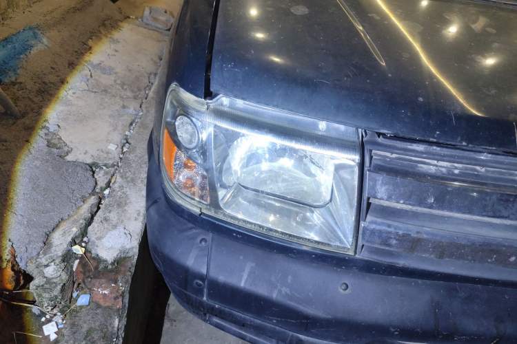 Used Dongfeng Ruichi 2010 3.0T Diesel Two-Wheel Drive Standard Version ZD30D13-3N Right Front Headlight