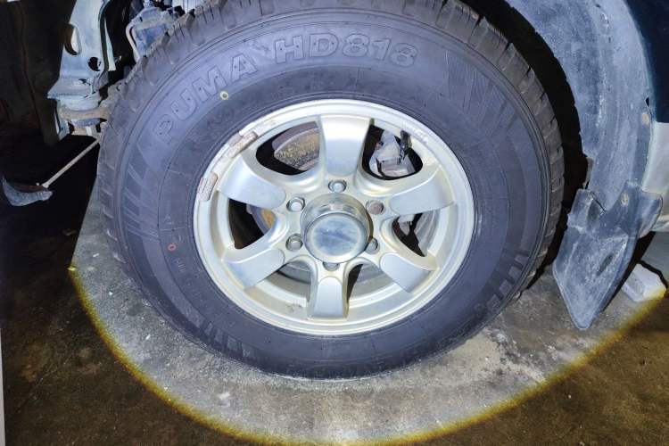 Used Dongfeng Ruichi 2010 3.0T Diesel Two-Wheel Drive Standard Version ZD30D13-3N Right Front Wheel Hub