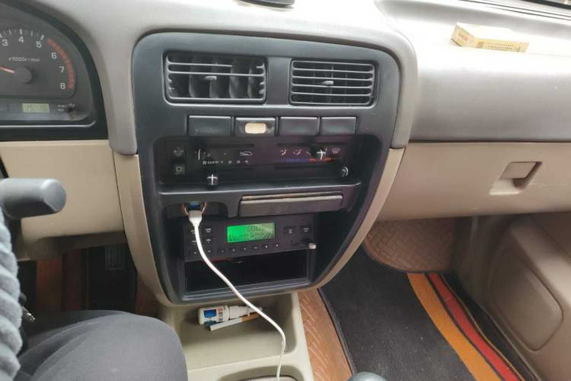 Used Dongfeng Ruichi 2010 2.4L Gasoline 4x4 Standard Version ZG24 Audio And AC Panel