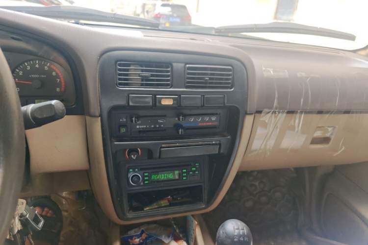 Used Dongfeng Ruichi 2010 2.4L Gasoline Two-Wheel Drive Standard Version ZG24 Audio And AC Panel