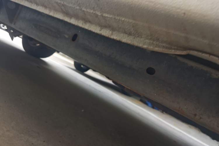 Used Dongfeng Ruichi 2010 2.4L Gasoline Two-Wheel Drive Standard Version ZG24 Chassis Front Right