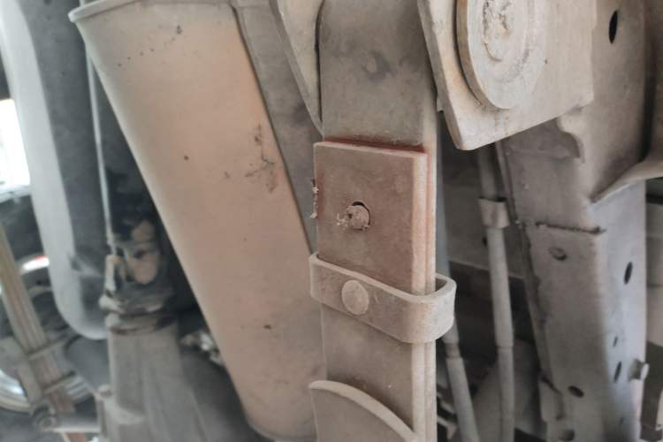 Used Dongfeng Ruichi 2010 2.4L Gasoline 4x4 Standard Version ZG24 Chassis Rear Left