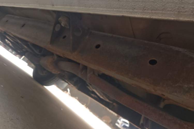 Used Dongfeng Ruichi 2010 2.4L Gasoline Two-Wheel Drive Standard Version ZG24 Chassis Rear Left