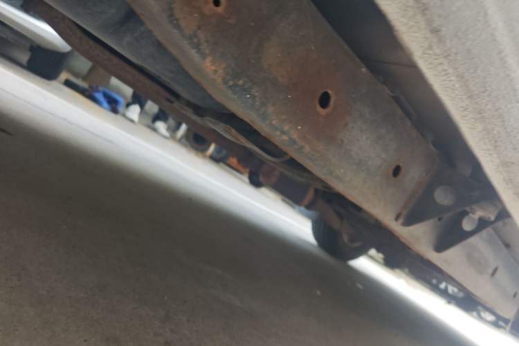 Used Dongfeng Ruichi 2010 2.4L Gasoline Two-Wheel Drive Standard Version ZG24 Chassis Rear Right