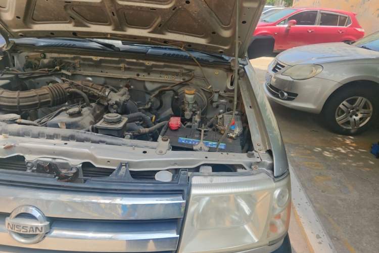 Used Dongfeng Ruichi 2010 2.4L Gasoline Two-Wheel Drive Standard Version ZG24 Engine Bay Left