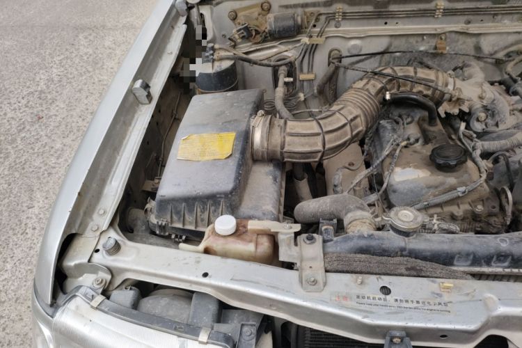 Used Dongfeng Ruichi 2010 2.4L Gasoline 4x4 Standard Version ZG24 Engine Bay Right