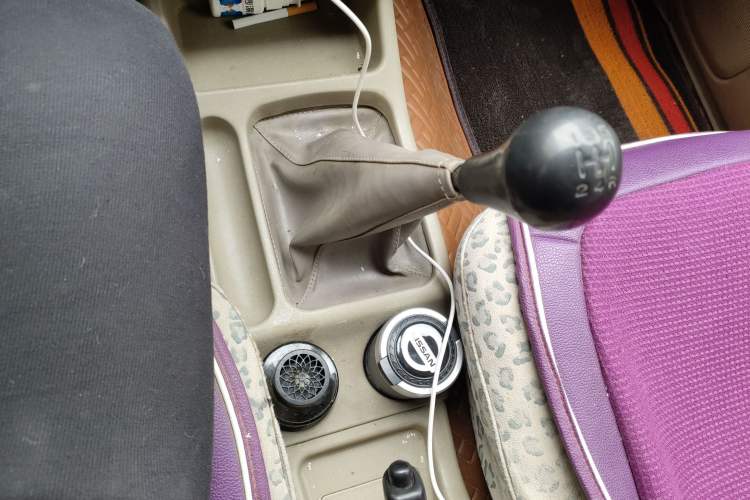 Used Dongfeng Ruichi 2010 2.4L Gasoline 4x4 Standard Version ZG24 Gear Lever