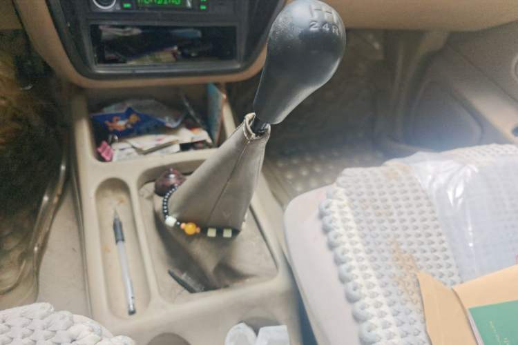 Used Dongfeng Ruichi 2010 2.4L Gasoline Two-Wheel Drive Standard Version ZG24 Gear Lever