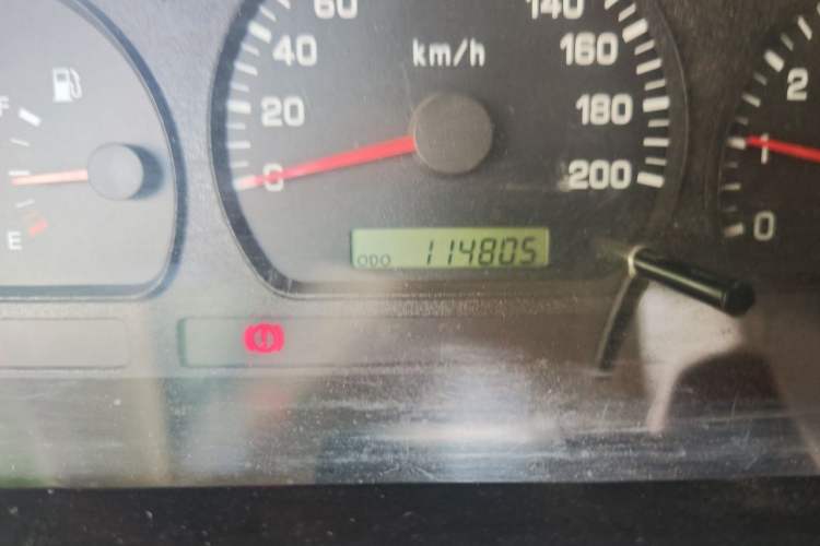 Used Dongfeng Ruichi 2010 2.4L Gasoline Two-Wheel Drive Standard Version ZG24 Odometer Close Up