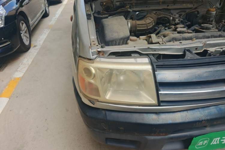 Used Dongfeng Ruichi 2010 2.4L Gasoline Two-Wheel Drive Standard Version ZG24 Right Front Headlight