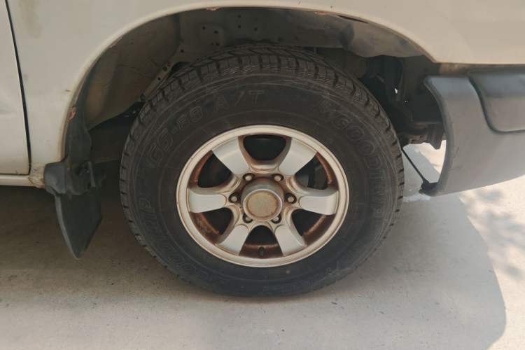 Used Dongfeng Ruichi 2010 2.4L Gasoline Two-Wheel Drive Standard Version ZG24 Right Front Wheel Hub
