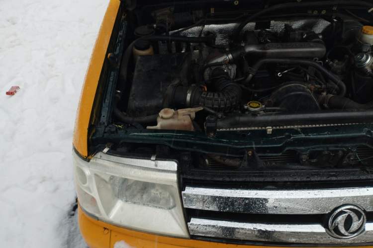 Used Dongfeng Ruichi 2010 2.5T Diesel Two-Wheel Drive Standard Version ZD25TCR Engine Bay Right