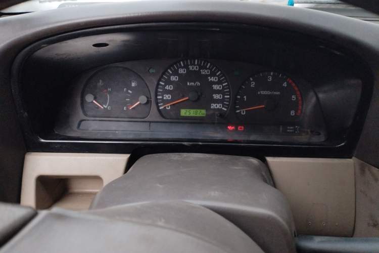 Used Dongfeng Ruichi 2010 2.5T Diesel Two-Wheel Drive Standard Version ZD25TCR Instrument Cluster