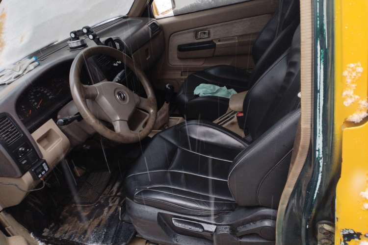 Used Dongfeng Ruichi 2010 2.5T Diesel Two-Wheel Drive Standard Version ZD25TCR Left Front Seat
