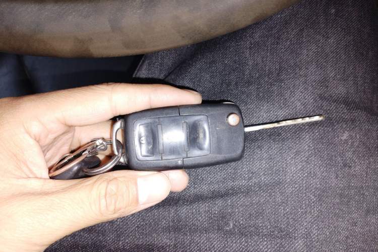 Used Dongfeng Ruichi 2010 2.5T Diesel Two-Wheel Drive Standard Version ZD25TCR Vehicle Key