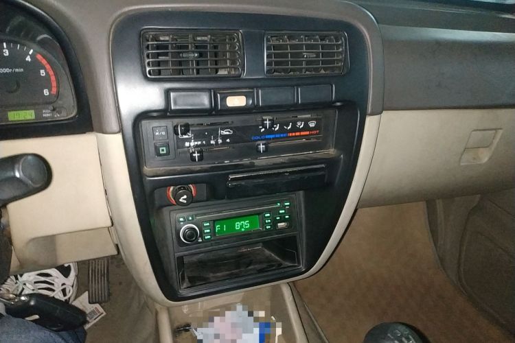 Used Dongfeng Ruichi 2013 2.2T Diesel Two-Wheel Drive Standard Version ZD22TE Audio And AC Panel