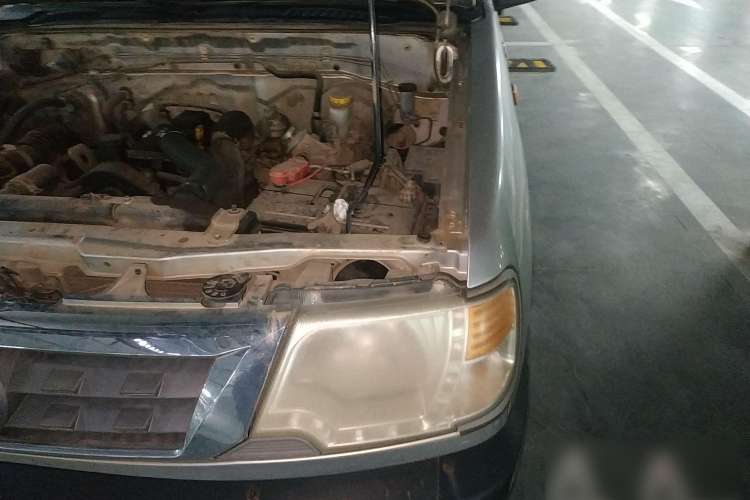 Used Dongfeng Ruichi 2013 2.2T Diesel Two-Wheel Drive Standard Version ZD22TE Engine Bay Left