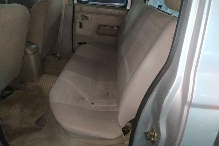 Used Dongfeng Ruichi 2013 2.2T Diesel Two-Wheel Drive Standard Version ZD22TE Left Rear Seat