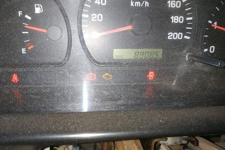 Used Dongfeng Ruichi 2013 2.2T Diesel Two-Wheel Drive Standard Version ZD22TE Odometer Close Up