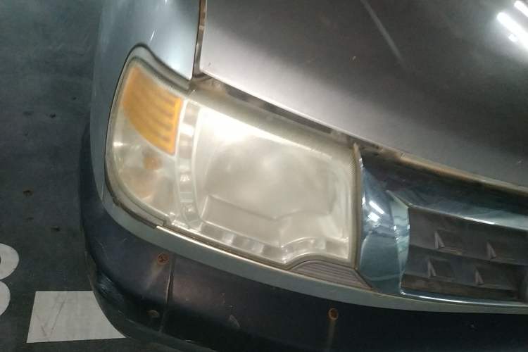Used Dongfeng Ruichi 2013 2.2T Diesel Two-Wheel Drive Standard Version ZD22TE Right Front Headlight