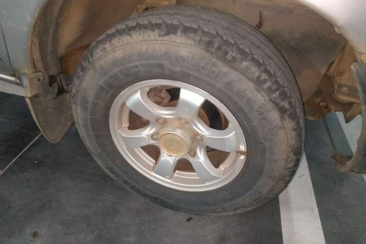 Used Dongfeng Ruichi 2013 2.2T Diesel Two-Wheel Drive Standard Version ZD22TE Right Front Wheel Hub