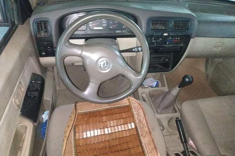 Used Dongfeng Ruichi 2013 2.2T Diesel Two-Wheel Drive Standard Version ZD22TE Steering Wheel
