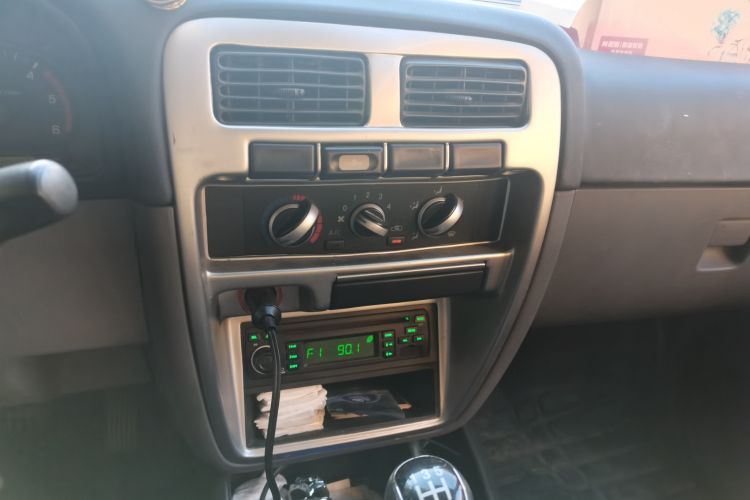 Used Dongfeng Ruichi 2013 2.2T Diesel Two-Wheel Drive Standard Version ZD22TE Audio And AC Panel
