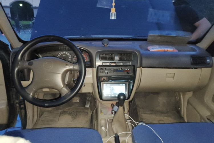 Used Dongfeng Ruichi 2013 2.4L Gasoline Two-Wheel Drive Standard Version ZG24 Center Console