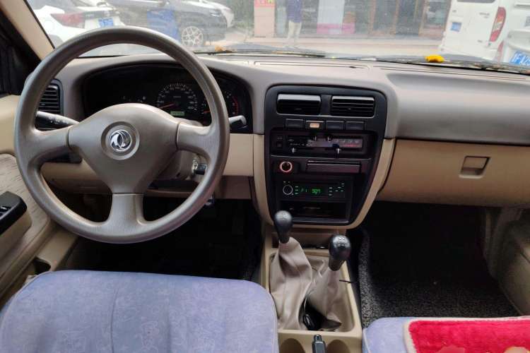 Used Dongfeng Ruichi 2013 3.2T Xingye Edition Diesel 4x4 Standard Version CYQD80-E4 Center Console