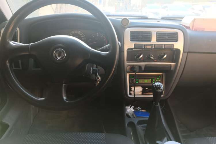 Used Dongfeng Ruichi 2013 2.2T Diesel Two-Wheel Drive Standard Version ZD22TE Center Console