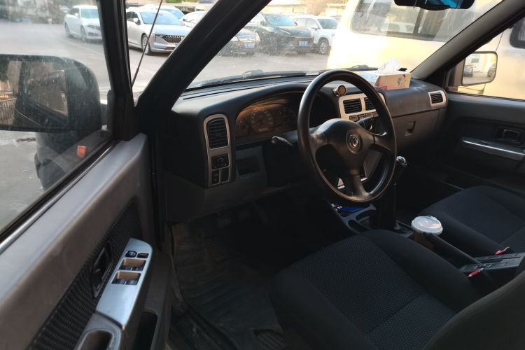 Used Dongfeng Ruichi 2013 2.2T Diesel Two-Wheel Drive Standard Version ZD22TE Driver Seat