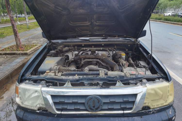Used Dongfeng Ruichi 2013 2.5T Diesel Two-Wheel-Drive Standard Version ZD25TCI Engine Bay